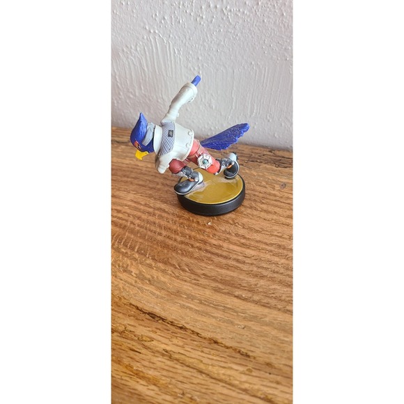 Nintendo Falco Super Smash Bros. amiibo Figure - Picture 2 of 3